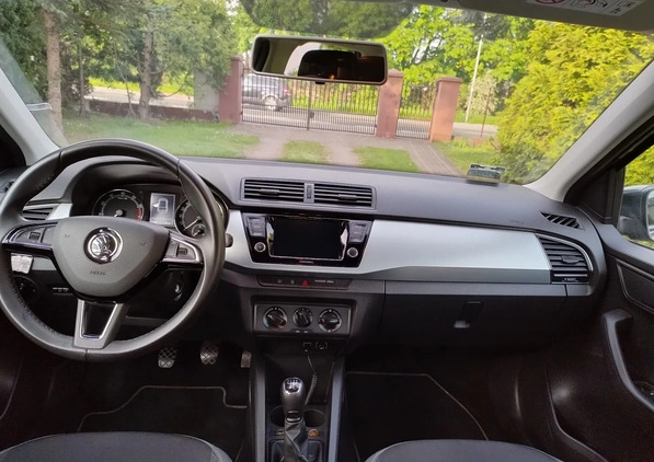 Skoda Fabia cena 47500 przebieg: 66250, rok produkcji 2019 z Warszawa małe 121
